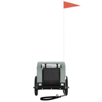 Ein grüner Haustieranhänger mit einem schwarzen Netzfenster, zwei Rädern und einer orangefarbenen Sicherheitsflagge oben, entworfen für den Transport von Haustieren.