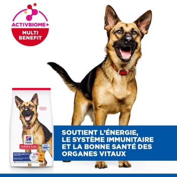 Emballage de nourriture pour chien avec un berger allemand, étiqueté « Hill's Science Plan », soutient l'énergie, l'immunité et la santé des organes vitaux.