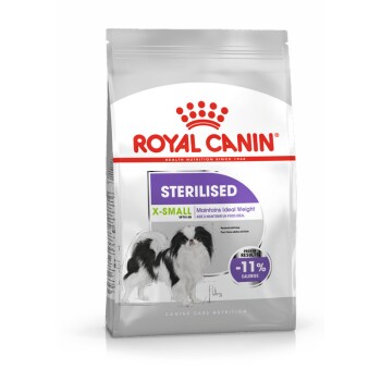 Royal Canin Sterilised X-Small Hundefutterbeutel, mit einer Illustration eines kleinen Hundes, behauptet, das ideale Gewicht mit -11% Kalorien zu halten.