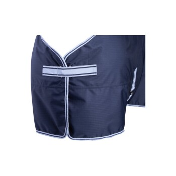 Marineblauer Haustiermantel mit weißem Besatz, mit einem Frontverschluss und einer Seitentasche.