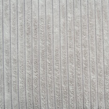 Eine weiche, strukturierte Haustierdecke in Hellgrau mit vertikalen Streifen, ideal um Haustiere gemütlich zu halten.