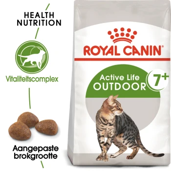 Royal Canin Active Life Outdoor 7+ kattenvoerzak met een Bengaalse kat, die brokjes toont en de nadruk legt op gezonde voeding en grootte.
