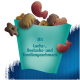Huisdiertraktaties in verschillende vormen en kleuren, met een label dat 'Mit Lachs-, Seelachs- und Forellengeschmack' op een blauwe achtergrond vermeldt.