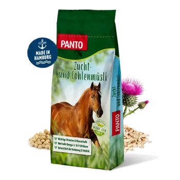Eine Tüte PANTO Pferdefutter mit einem braunen Pferd auf der Vorderseite, mit Text, der Vitamine, Mineralien und Omega-Fettsäuren hervorhebt.
