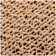 Nahaufnahme eines strukturierten, beigen Katzenkratzpads aus Wellpappe, mit einem wellenförmigen Muster zum Kratzen.