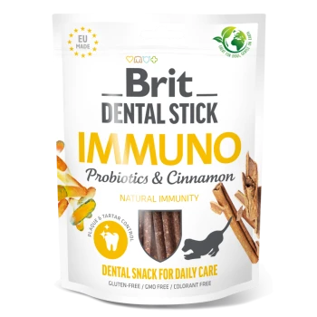 Opakowanie przekąski dentystycznej Brit Dental Stick IMMUNO z probiotykami i cynamonem — widoczne patyczki dentystyczne, cynamon i napis "Natural Immunity"