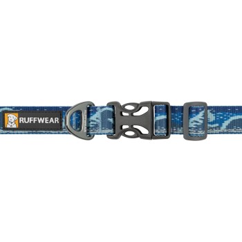 Blau gemusterter Hundehalsband mit einer schwarzen Schnalle und einem Ruffwear-Logoanhänger.