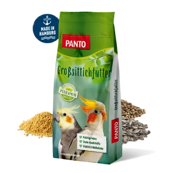 Beutel mit Panto Vogelfutter für große Papageien, mit einem roten Ara und einem Nymphensittich, der "Prachtige Federn" und "Vitalität" hervorhebt.