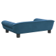 Ein stilvolles blaues Haustiersofa mit einem plüschigen Design und kurzen schwarzen Beinen, von hinten betrachtet.