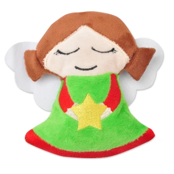 Un jouet en peluche d'ange avec des cheveux bruns, des yeux fermés et une robe verte avec une étoile jaune et des accents rouges, sur un fond blanc.