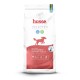 Eine Tüte Husse Opus Farm Hundefutter, mit einer getreidefreien Formel, mit einem Cartoon-Hundelogo, das "84% tierisches Protein" und "38% Protein" angibt.