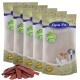 Fünf Beutel Lyra Pet Natural Power Haustierfutter, mit einem Haufen Leckerlis davor, mit Bildern eines Hundes und einer Katze auf der Verpackung.