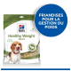 L'emballage des friandises Hill's Healthy Weight montre un beagle avec sa langue sortie, étiqueté "Croustillant et Délicieux" et "Soutient un Poids Sain."