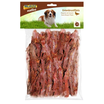 native Entenbrustfilets 750g Eine klare Plastiktüte mit getrockneten Entenbrustfilets für Haustiere, gekennzeichnet mit "Entenbrustfilets" auf einem Hintergrund aus grünem Gras.