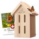 Holzinsektenhaus mit einem Schmetterling oben drauf, begleitet von einem Leitfaden mit dem Titel "Ein Zuhause für Insekten" von Wildtier Liebe.