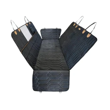 Schwarze gesteppte Autositzbezug für Haustiere mit Seitenklappen, Gurten und kleinem Aufbewahrungsfach, zum Schutz des Fahrzeugs.