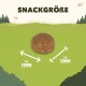 Ein runder Haustiersnack mit einem Durchmesser von etwa 13 mm, auf einem grünen Hintergrund mit dem Text "SNACKGRÖSSE" darüber.