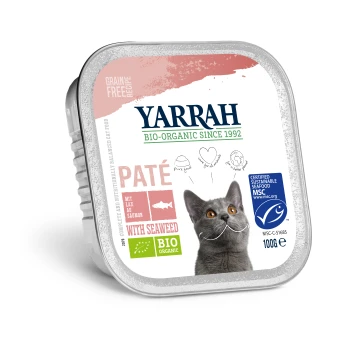 Pâté de nourriture pour chat bio Yarrah avec saumon et algues, 100g, sans céréales, mettant en avant un chat gris heureux sur l'emballage.