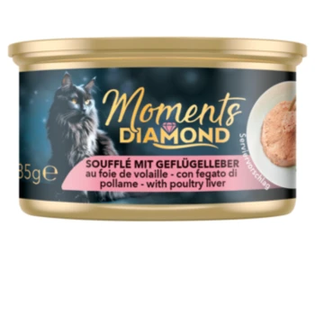 Boîte de nourriture pour chat avec une image de chat noir, étiquetée "Moments Diamond," présentant "Soufflé avec du foie de volaille" et "avec du foie de volaille."