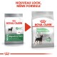 Image de deux sacs de nourriture pour chiens Royal Canin côte à côte, présentant un nouveau design. Le texte indique "NOUVEAU LOOK, MÊME FORMULE" et "Améliore la qualité des selles."