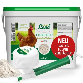 Ein grüner und weißer Eimer mit der Aufschrift "Hühner Land Kieselgur" mit einem Hühnerbild, der 4,2 kg Kieselgur und einen Sprüher enthält.