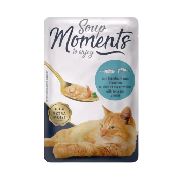 Beutel mit Katzenfutter, beschriftet mit "Soup Moments to enjoy" mit Thunfisch und Garnelen, mit einem Bild eines Löffels Suppe und einer roten Katze.