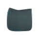 Dunkelgrünes, gestepptes Sattelpad mit weißem Rand und einem türkisfarbenen Riemen, entworfen für den Reitsport.