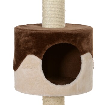 Ein gemütliches Katzenhaus mit einem braunen Oberteil und einem beigen Unterteil, mit einem runden Eingang und einem mit Sisal umwickelten Kratzbaum.