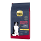 Un sac de nourriture pour chiens étiqueté "Select Gold Medium Senior" pour les chiens âgés de 8 ans et plus, présentant un chien noir et blanc sur le devant.