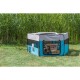 Ein tragbarer Haustierspielbereich in Teal und Grau, mit Netzseiten, einem kleinen Unterschlupf innen und einer befestigten Wasserflasche, auf Gras platziert.