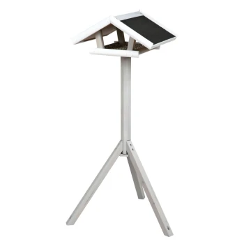 natura Vogelfutterhaus zum Aufstellen grau/ weiß Weißer Katzenbaum aus Holz mit einem schrägen Dach und einer strukturierten Plattform, entworfen zum Klettern und Ausruhen.