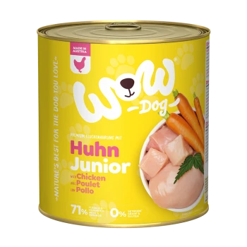 Dose Hundefutter mit der Bezeichnung "WOW-Dog Huhn Junior" mit Huhn, die ein leuchtend gelbes Design, Karotten und einen Anspruch von 71% Fleischgehalt aufweist.