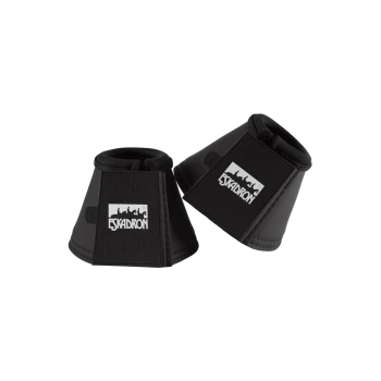 Schwarze Pferdeglockenstiefel von Eskadron, mit einer strukturierten Oberfläche und Logo, entworfen zum Schutz des Hufs.