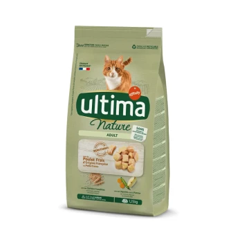 Nature avec du Poulet 1,25 kg Sac de nourriture pour chat étiqueté "Ultima Nature Adult" mettant en avant un chat roux, avec un texte soulignant le poulet frais et les grains complets.