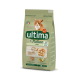 Sac de nourriture pour chat étiqueté "Ultima Nature Adult" mettant en avant un chat roux, avec un texte soulignant le poulet frais et les grains complets.