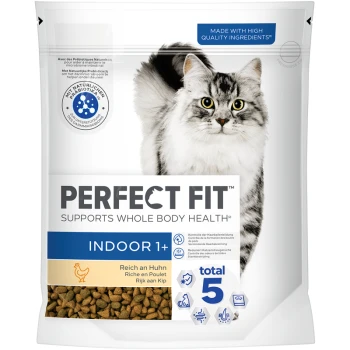 Sac de nourriture pour chat étiqueté "PERFECT FIT" présentant un chat gris et blanc, promouvant "Supports Whole Body Health" et "INDOOR 1+" avec du poulet.