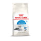 Nourriture pour chats Royal Canin Home Life Indoor pour les chats de 7 ans et plus, avec un chat tigré gris sur l'emballage.
