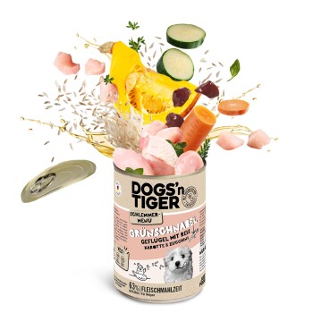 Eine Dose DOGS'n TIGER Hundefutter mit der Aufschrift "Grünschnabel", die Huhn mit Reis, Karotten und Zucchini zeigt, umgeben von frischen Zutaten.