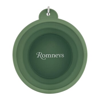 Grüne zusammenklappbare Silikon-Hundenapf mit Metallhaken und dem Text "Romneys" in der Mitte.