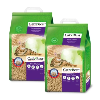 Zwei Tüten Cat's Best Smart Pellets organisches Katzenstreu, mit einer getigerten Katze auf der Vorderseite, mit Text, der die Vorteile hervorhebt.