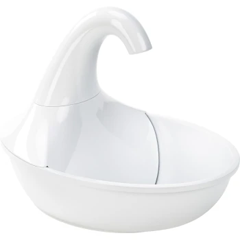 Biała fontanna dla zwierząt z nowoczesnym, eleganckim designem, z zakrzywionym wylewem i szeroką podstawą miski.