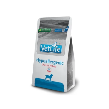 VetLife hypoallergenes Hundefutter in einer Tüte mit der Rezeptur Schwein & Kartoffel, mit einem blauen und weißen Design und einer Hundesilhouette.