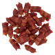 Hundesnacks, eingewickelt in getrocknetes Fleisch, die kleinen Würstchen ähneln, isoliert auf weißem Hintergrund.