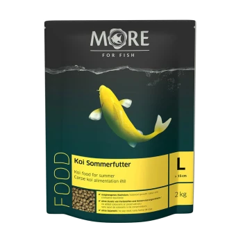 Koi-Futter für den Sommer in einer 2 kg Tüte, mit einer Illustration eines gelben Koi-Fisches, mit Text in Deutsch und Englisch über ausgewogenes Wachstum.