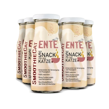 SmoothieCat Entensnack für Katzen in Glasflaschen, beschriftet mit "ENTEE der SNACK für jede KATZE," der 100 % natürliche Zutaten hervorhebt.