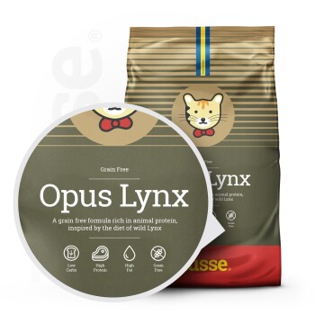 Opus Lynx Katzenfutterbeutel mit einer getreidefreien Formel, die reich an tierischem Protein ist, mit Symbolen für niedrige Kohlenhydrate, hohen Proteingehalt und hohen Fettgehalt.