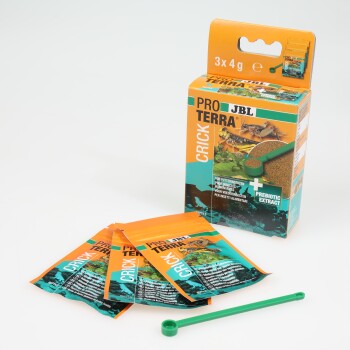 JBL Pro Terra Crick Insektenfutterverpackung mit drei 4g Sachets, mit einem grünen Messlöffel und einem Etikett für Präbiotika.