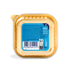 Emballage de nourriture humide pour chat avec une étiquette bleue détaillant les ingrédients, les directives d'alimentation, et les informations nutritionnelles, taille 85g.