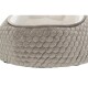 Un lit pour animaux de compagnie en peluche avec un motif hexagonal de couleur beige douce, avec un intérieur blanc confortable et une forme arrondie.