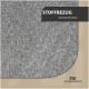 Graue Stofftextur mit einer abgerundeten Ecke, mit dem Text "STOFFBEZUG" und "wärmend & weich" in einer modernen Schriftart.
